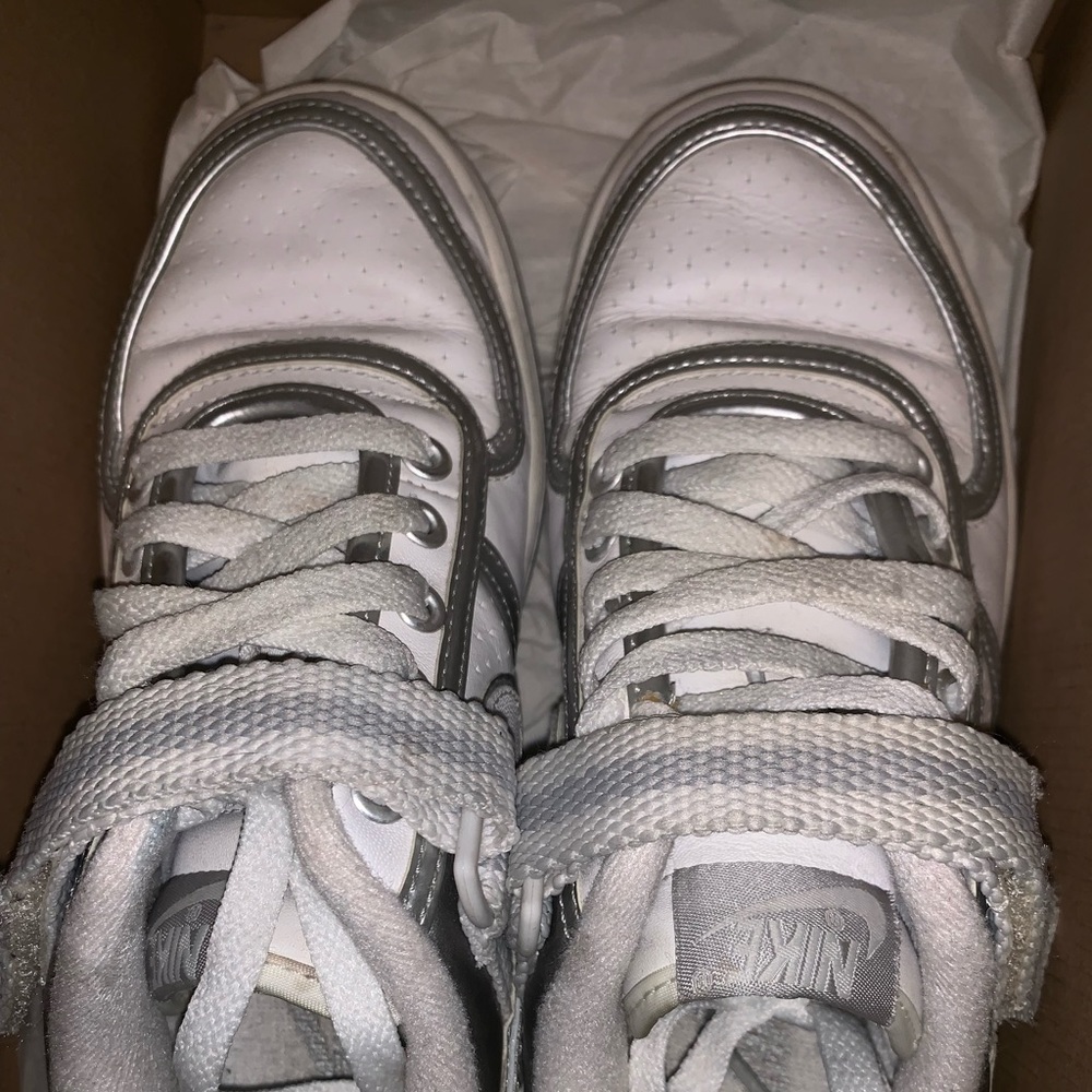 Nike shoes - Picture 4 of 5